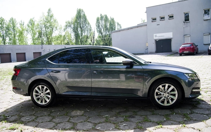 Skoda Superb cena 106899 przebieg: 59000, rok produkcji 2019 z Gozdnica małe 172